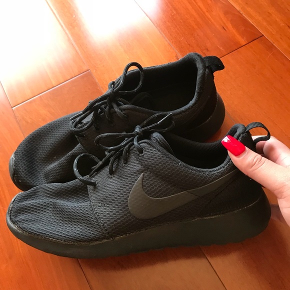 Nike Shoes - Picture 2 of 4